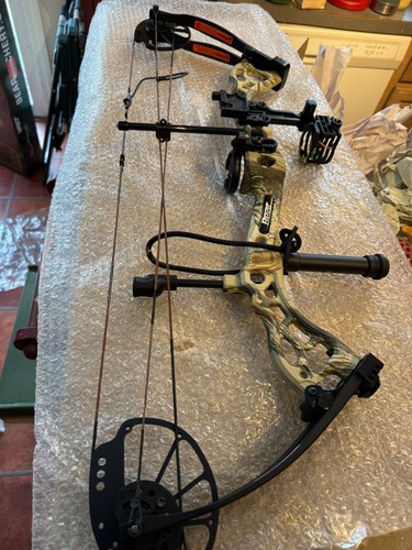 NEW -BEAR VAST RTH EXTRA Compound Bow Kit W/ 3-Pin Sight AV04A2X0A7R - Picture 7 of 10