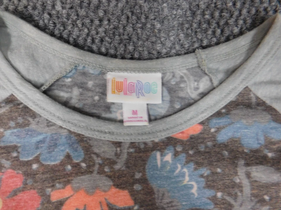 Lularoe Womens Shirt Medium Red Floral pulover stretch - Image 4 of 4