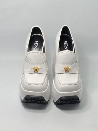 Mocasines de cuña con plataforma de cuero Versace $1550 talla 36 venta al por menor $1550 - Imagen 2 de 13