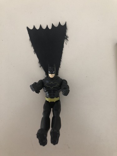 Figura de acción Batman DC Batman 4" con capa extremidades movimiento - Imagen 3 de 9