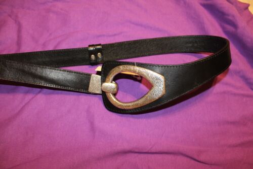 Cintura in pelle marrone con gancio Coldwater Creek incisa sui fianchi S/M boho chic - Foto 3 di 11