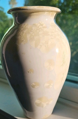 Beautiful Pearl Cream 7.5" Crystalline Art Pottery Vase Signed And Dated 1981. - Picture 2 of 22