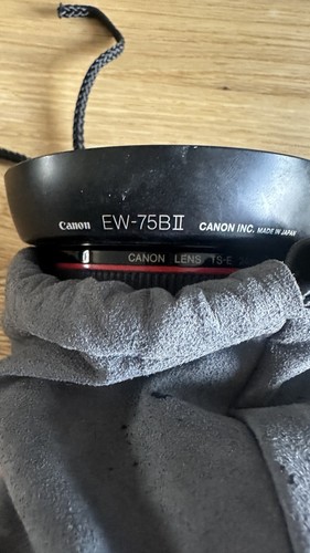 Canon TSE 24mm f3.5 L Tilt Shift Wide Angle Lens for Creative Control - Picture 2 of 8