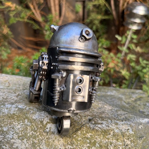 Statuina scultura arte metallo ispirata a Star Wars Kalifano R2-D2 metallo riciclato - Foto 3 di 7