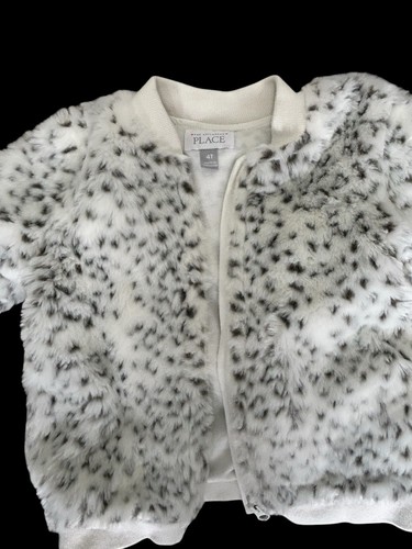 ✨ Toddler White and black faux fur jacket✨ - Picture 2 of 5