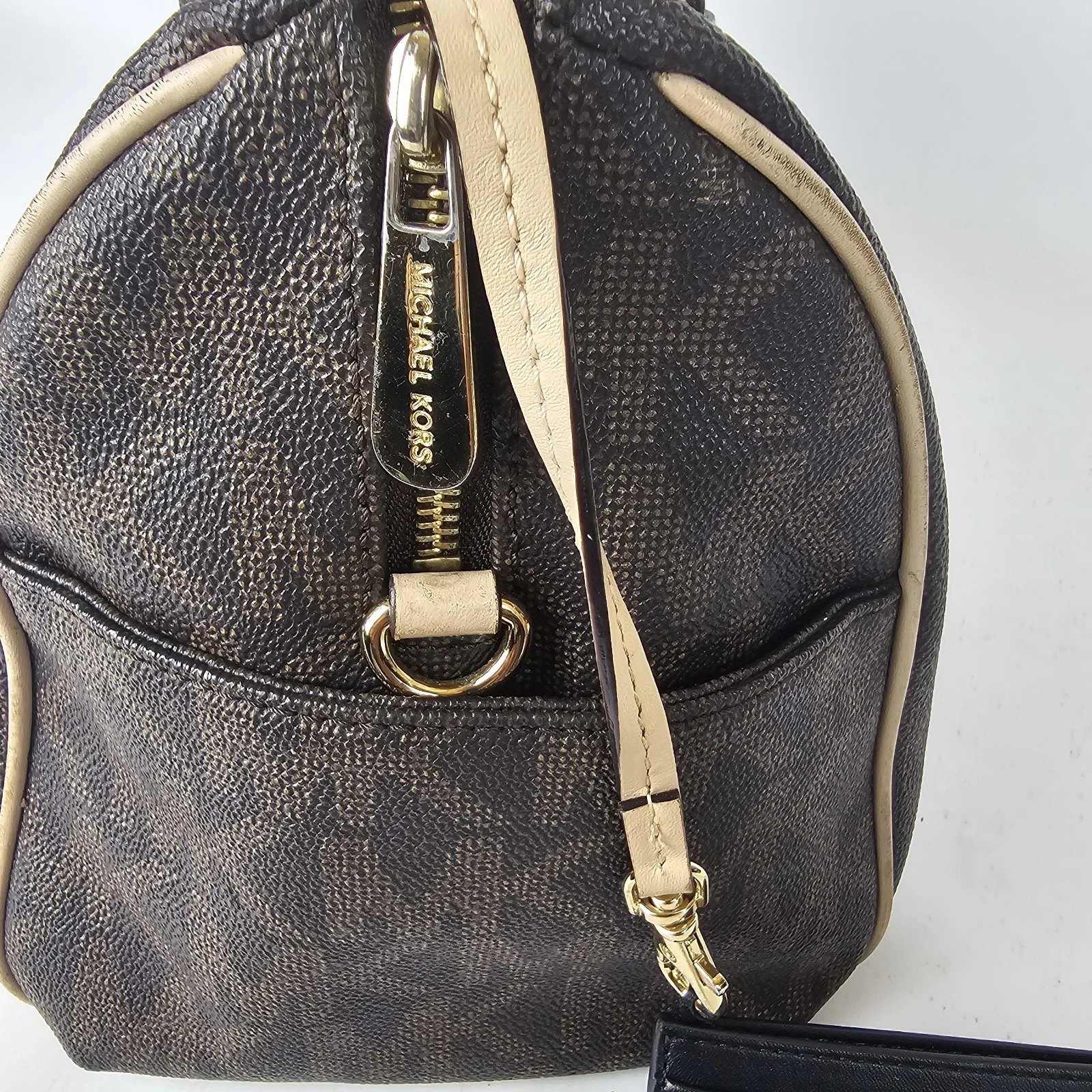 Borsa a tracolla Michael Kors Avril taglia piccola marrone da donna con portafoglio piccolo