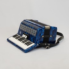 Weltmeister Akkordeon "Rubin" - blau -  gebraucht inkl. Tasche und Trageriemen