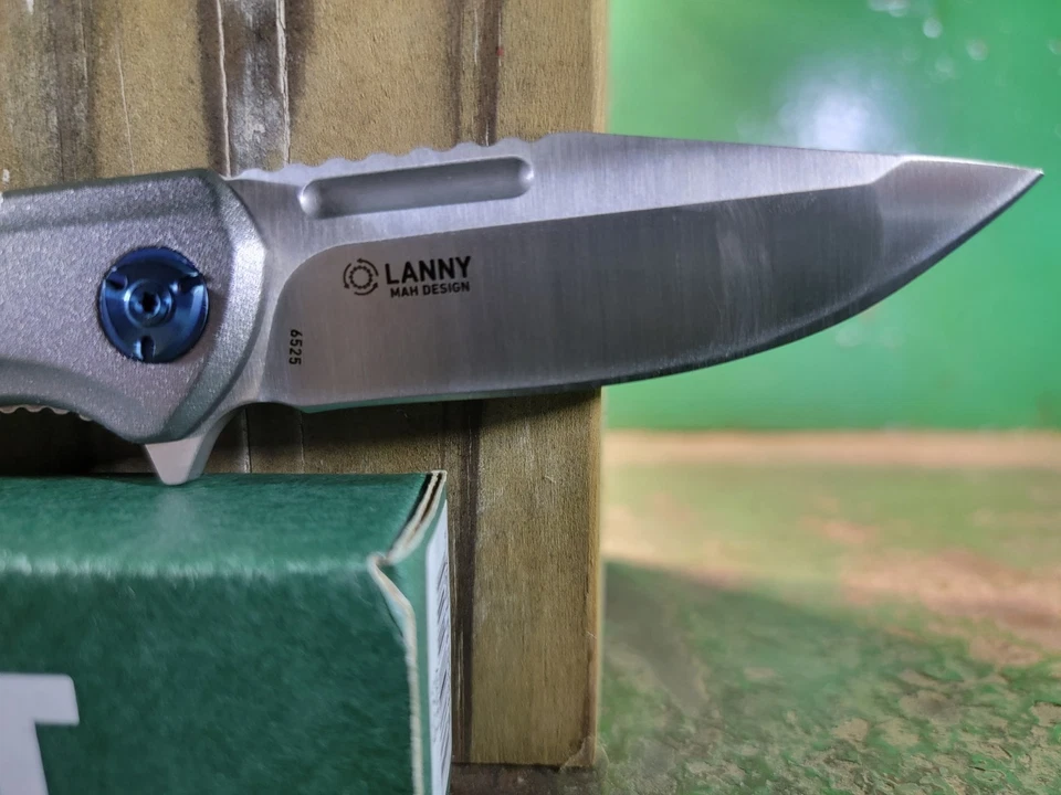 Navaja de bolsillo plegable CRKT Lanny Mah Design 6525 con bloqueo de revestimiento asistido borde liso Foto 4 de 4