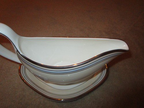 NEW WEDGEWOOD HTF LUSTRWARE PACIFIC STRIPE GRAVY BOAT WITH PLATE - Picture 3 of 6