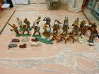 Lot vintage 30 pièces figurines métal argile manoil armée soldat cowboy indiens animaux