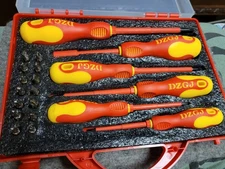 DZGJ Insulated 6 Screwdriver Set 35890 with 14 different attachments Hardly Used