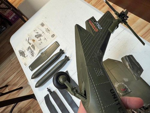 Black Hawk Helicopter with Driver 1/18 Scale (GI Joe Style Elite Forces, BBI) * - Picture 12 of 18