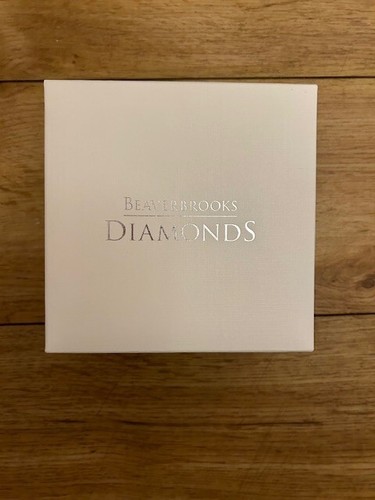 18ct White Gold Diamond Oval Cut Halo Ring Beaverbrooks with Certificate - Picture 6 of 6