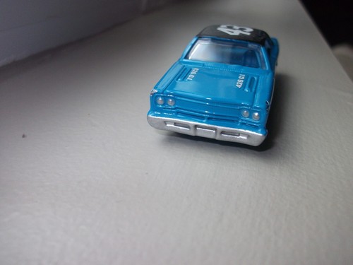 RACING CHAMPIONS RICHARD PETTY VINTAGE MODEL 1968 PLYMOUTH ROADRUNNER 1/64 CAR - Picture 6 of 7