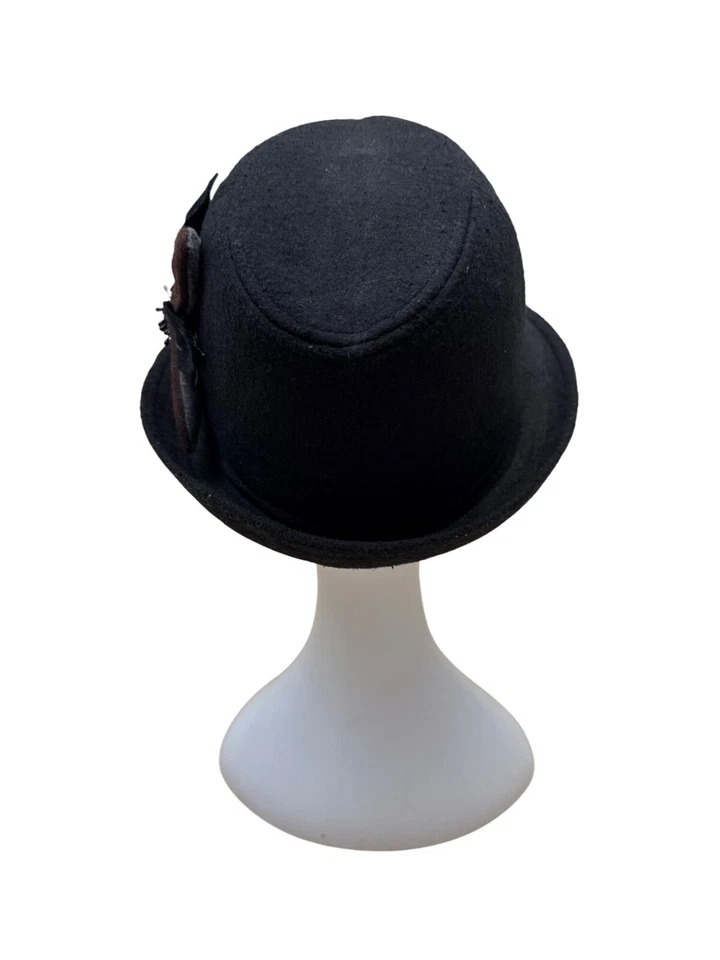 黑色圆顶帽,带棕色花卉口音和珠饰细节 - 均码 — 第 3/4 张图片