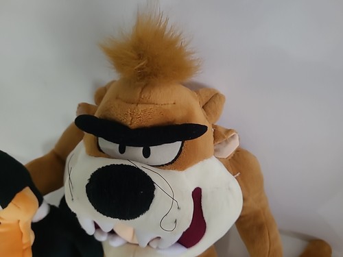 Six Flags Looney Toons Lot - Tasmanian Devil 16" & Daffy Duck Super Soft Plush - Picture 7 of 20