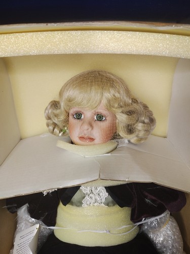 Rare Kais "Mackenzie" Janis Berard 28" Victorian Porcelain Doll 226/600 New COA - Bild 7 von 19