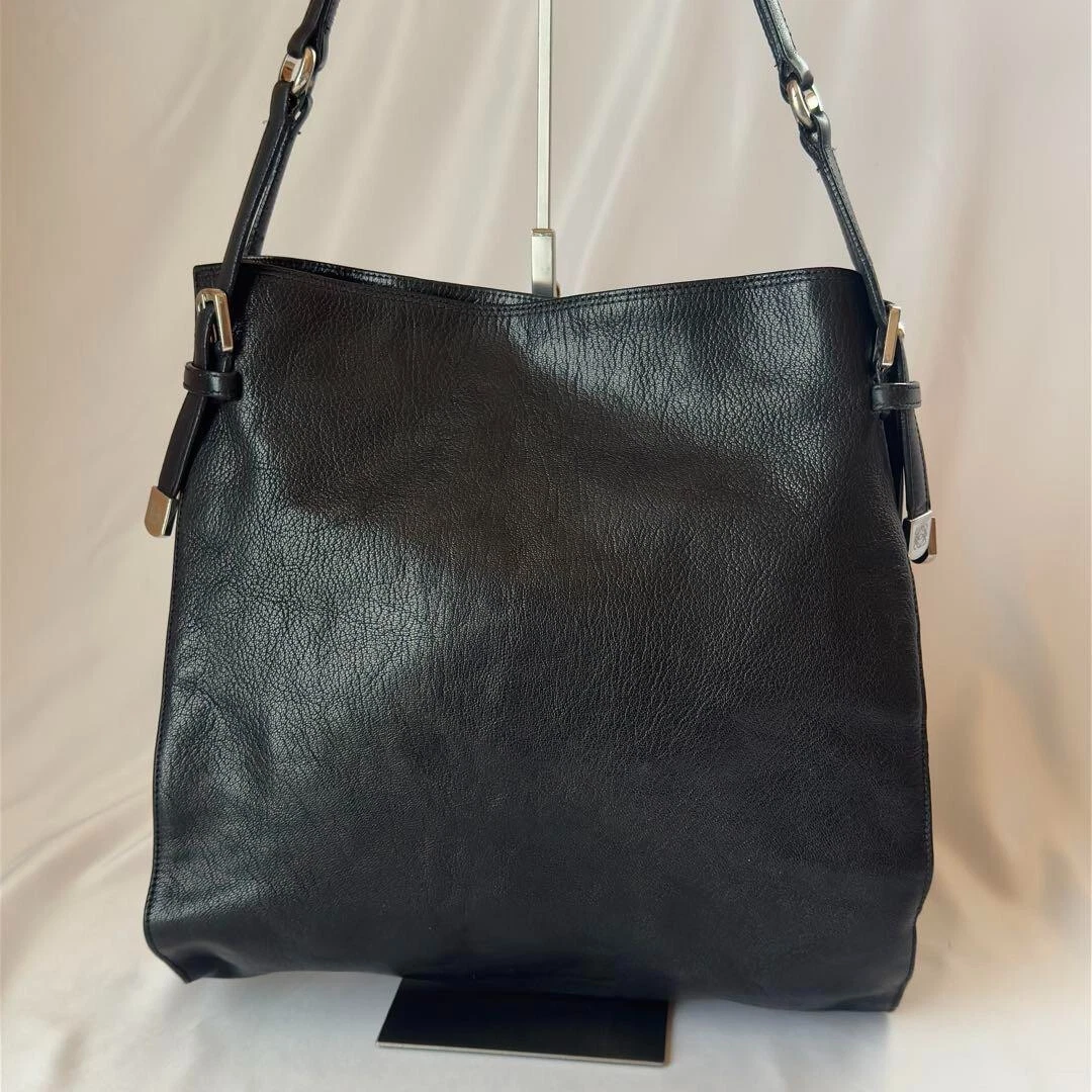 Borsa a tracolla Loewe con borchie anagramma nera usata pelle