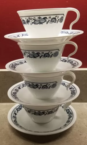 4 Sets of VTG Corning Corelle Old Town Blue Onion Coffee Tea Hook Cups & Saucers
