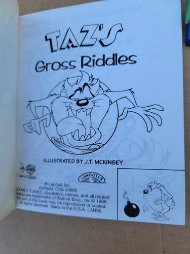 1996 Taz's Gross Riddles Book Warner Bros Landolls - Picture 3 of 3
