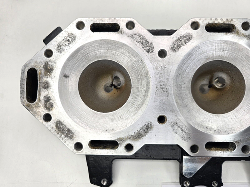 GENUINE 350570 Evinrude Outboard Engine Motor PORT CYLINDER HEAD 200 - 250 HP - Picture 5 of 5