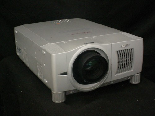 Sanyo PLC XF31N ProXtra Multiverse Projector 5200 Lumens 800:1 Contrast 1080i #2 - Picture 4 of 10