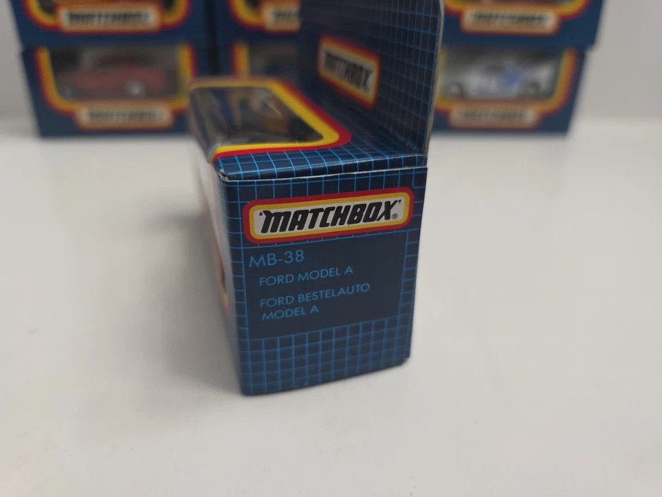 10 Matchbox Grid Blue Box FORD Vehicles Sealed With 1988 Catalog (ALL SEALED) - Image 4 of 4