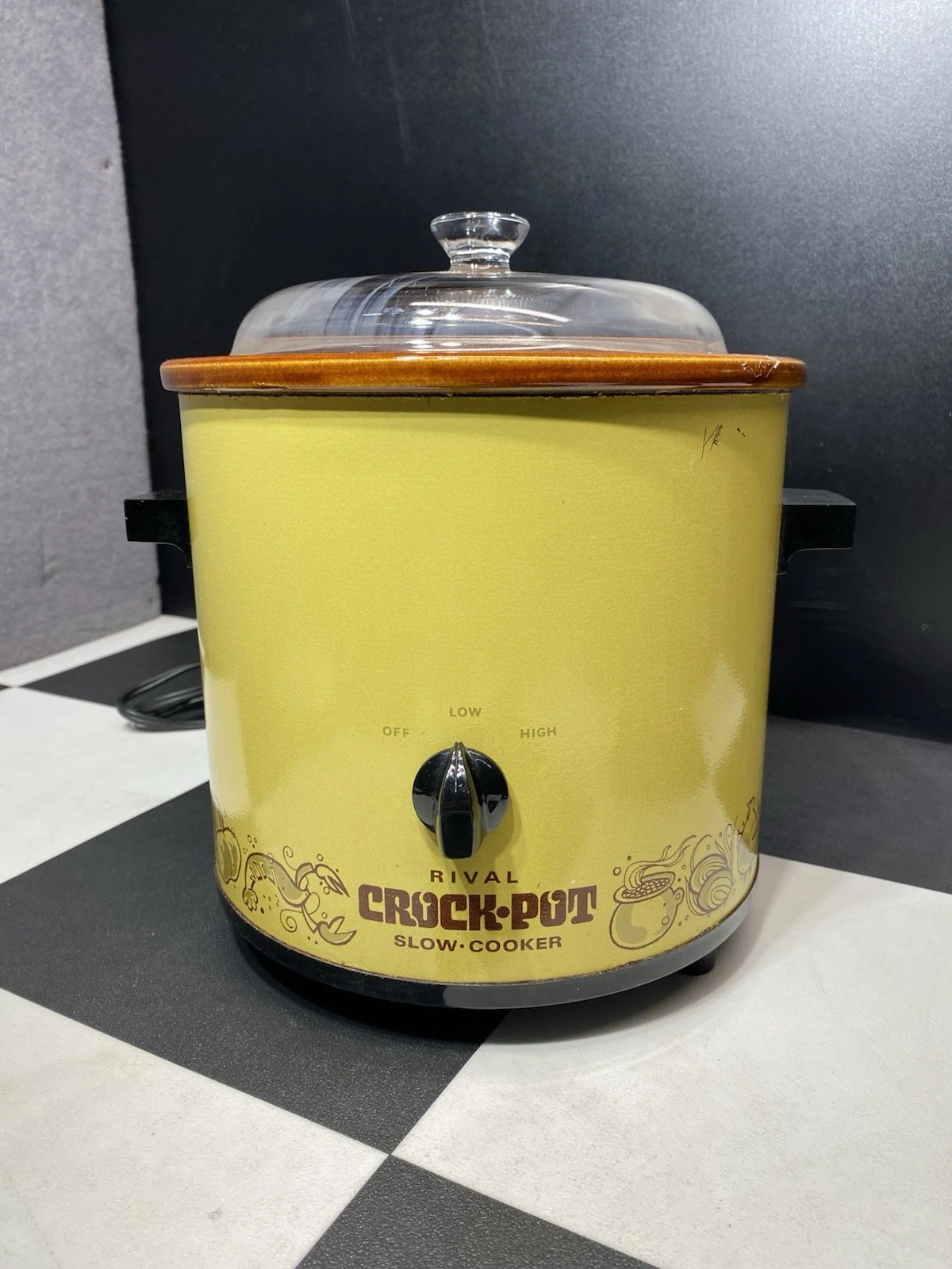 Vintage 1970s Rival Crock Pot Slow Cooker 3.5 qt Avocado Green 3100