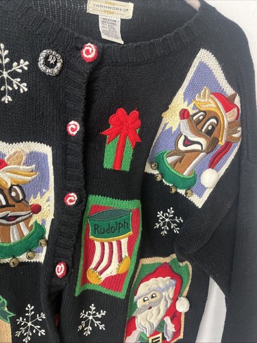 Yarnworks Rudolph w Bells Santa Tree UGLY Christmas Sweater Cardigan Gr. M Knopf - Bild 5 von 9