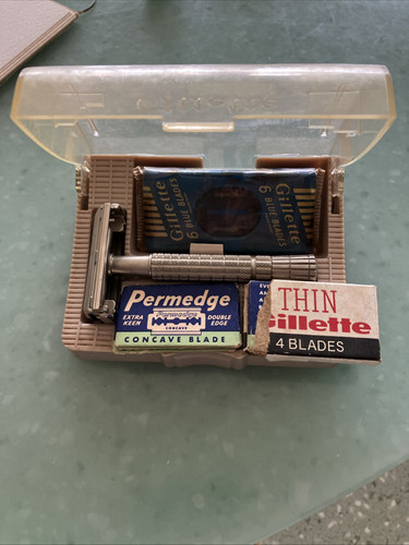 Vtg 50s Gillette Super Speed Double Edge Safety Razor in Case w/new blades USA
