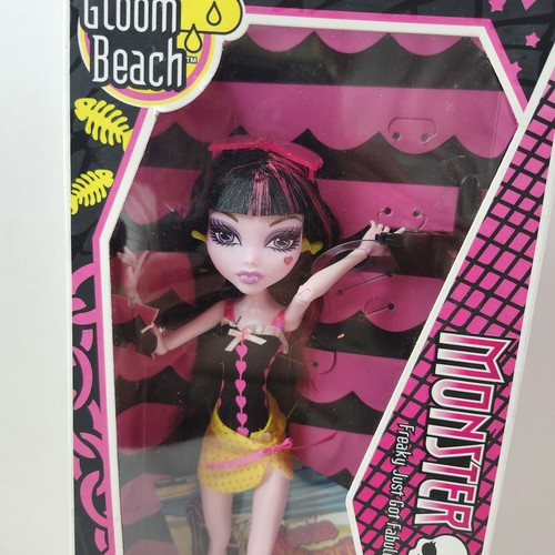 Muñeca Monster High Gloom Beach Draculaura 2010 Mattel #T7993 Hija de Drácula - Imagen 3 de 9