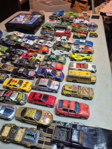 lot of hotwheels-mattel-disney-maisto-matchbox-and more vintage to modern - Picture 9 of 24