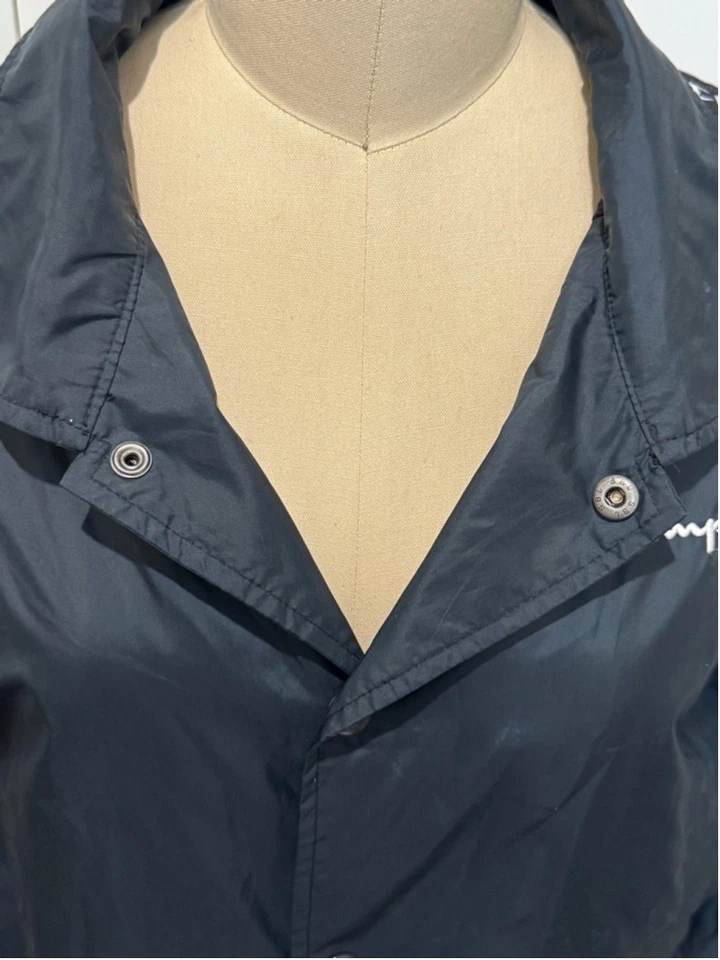 Chaqueta cortavientos Champion negra con cremallera delantera talla S para mujer Foto 3 de 4