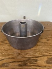 Mirro  Aluminum 2-Piece Footed Angel Food Cake Pan 5394-M 10"