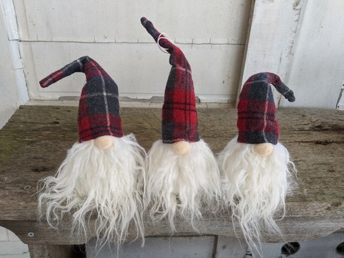 Set 3 ~ GNOMES ORNAMENTS w/ Plaid Hats Plush Christmas Tree Red Gray - 第 2/4 張圖片