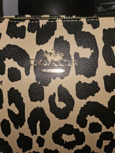 COACH GALLERY TOTE WITH LEOPARD NWT RETAIL:$378 SOLD OUT!!!🐆🐆🐆 - Picture 2 of 10