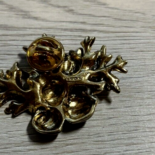 Acorn Oak Leaves Pin Enamel Gold Tone Avon Brooch Signed Fall Autumn - Picture 6 of 7