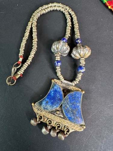 Old Tibetan Silver & Lapis Lazuli Necklace - Picture 3 of 6