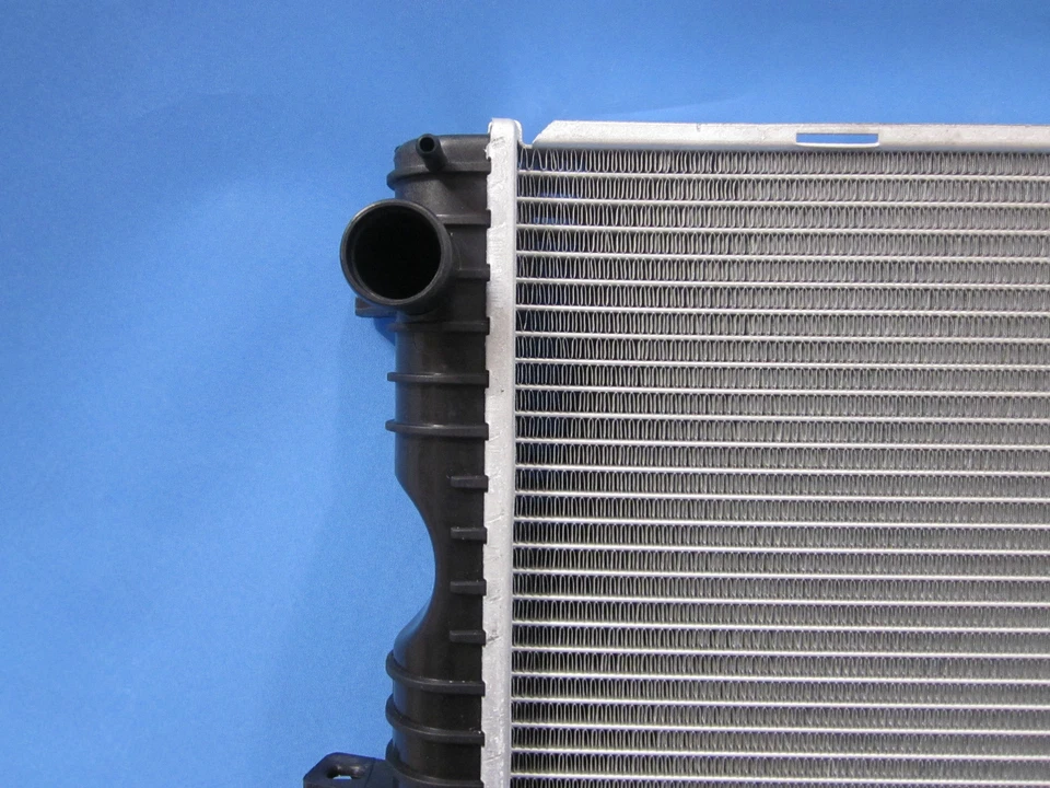 Landrover Discovery Series 2 TD5 99-04 Fenix Radiator - Image 4 of 4