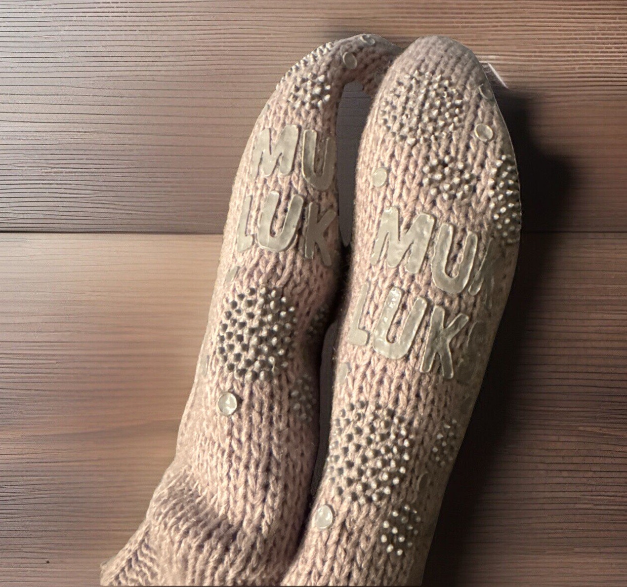 SAOLA MUK LUKS Calzini Ciabatte in Maglia S M Pom Poms Suola Antiscivolo Winter Lounge Nuovi con etichette