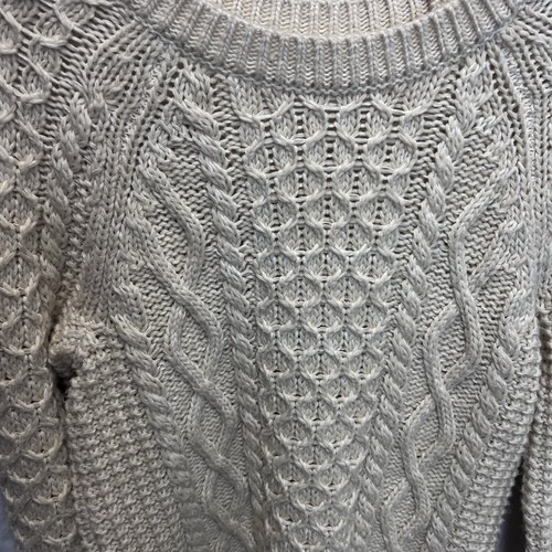 American Eagle Cream Fisherman’s Women Sweater Medium Cable Knit Wool Blend EUC - Picture 2 of 9