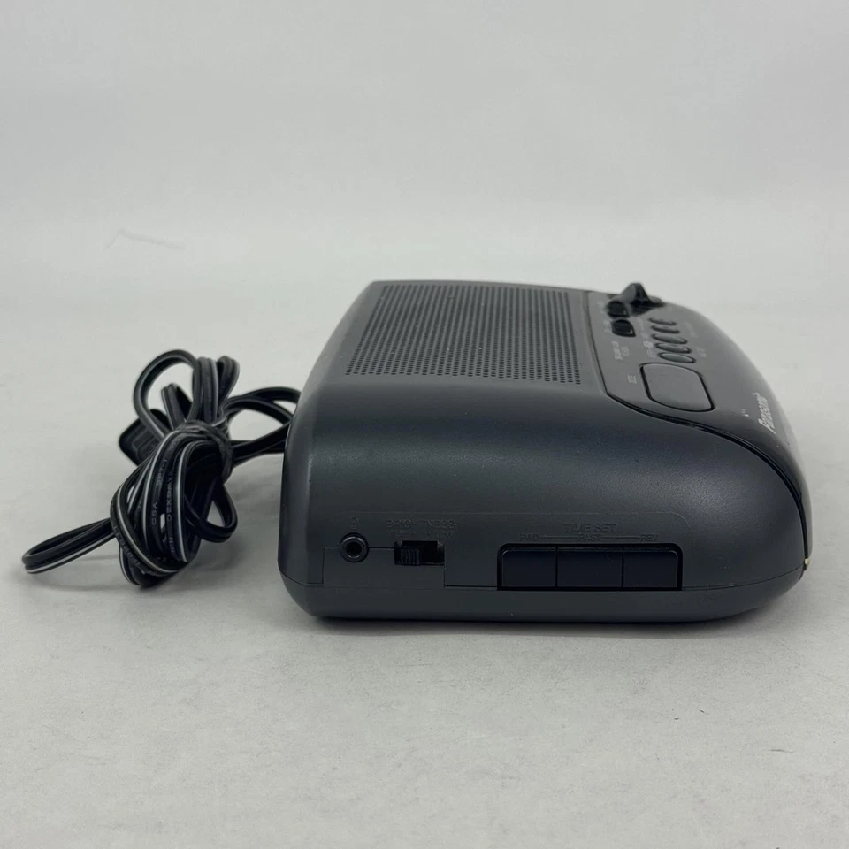 Panasonic Model RC-5099 AM-FM Alarm Clock Radio - Image 4 of 4