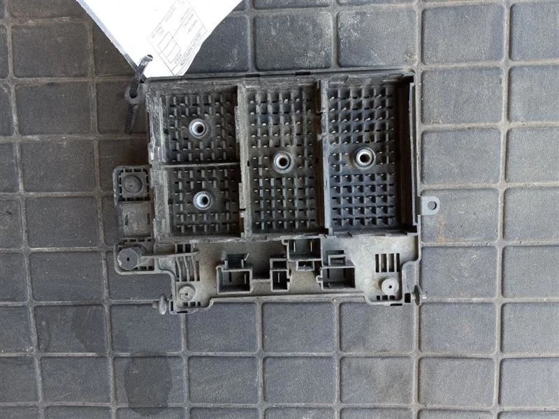Motor caja de fusibles 00-02 GMC Sierra 1500 pickup 12193645 Foto 3 de 4