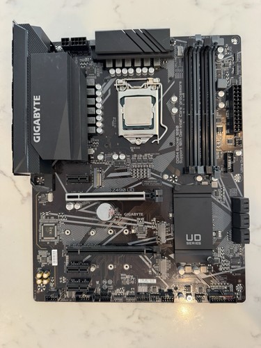 GIGABYTE Z490 UD Motherboard Intel Z490 DDR4 LGA 1200 ATX w/ i5 10600k 4.1 Chip