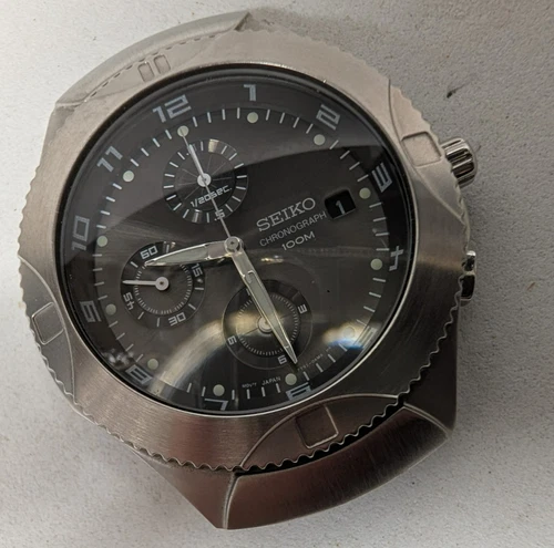 Vintage Seiko Chronograph 100m -Wristwatch -New Battery- No Band- Runs- Ticks-