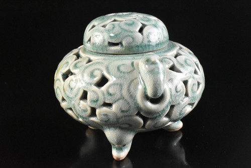 T1096: Korean Goryeo celadon Spider fretwork carving INCENSE BURNER , auto - Picture 2 of 8
