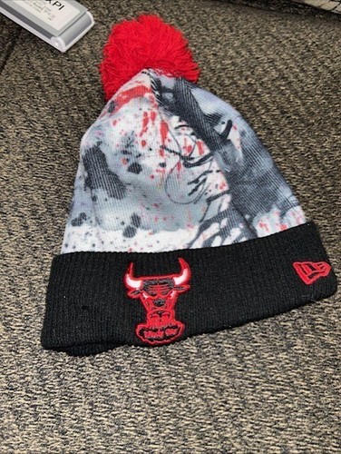 New Era Hardwood Classics Chicago Bulls Windy City Knit Beanie w/Pom Pom    (46) - Picture 3 of 5