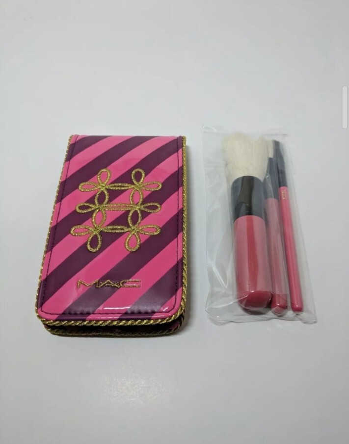 New MAC Cosmetics Nutcracker Sweet Essential Brush Kit-image