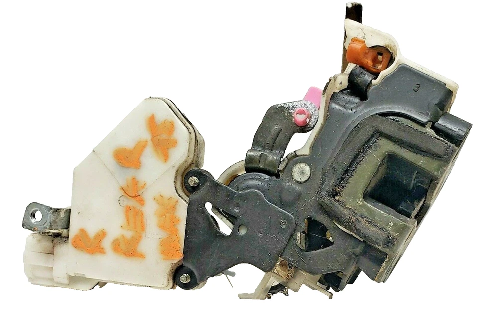 1995–99 Nissan Maxima Rear Right Passenger Door Lock Latch Actuator 82552-79907 - Image 2 of 4