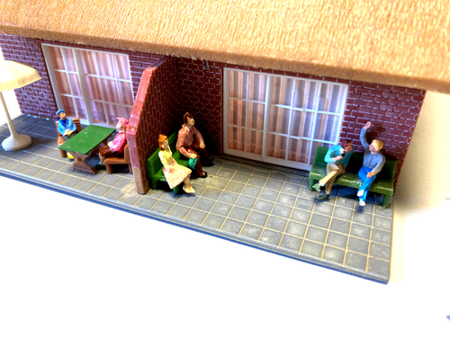 Faller 130250 H0 casa con tetto di paglia, illuminazione e 8 personaggi Preiser, 1:87 - Foto 4 di 11